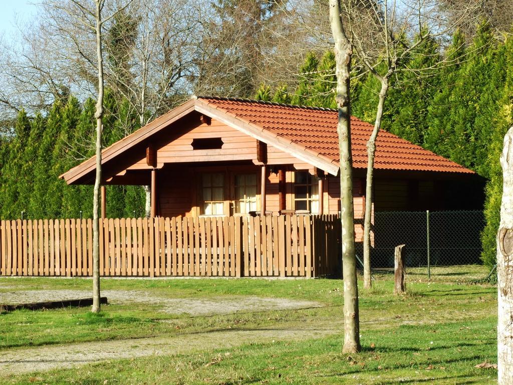 Bungalow Camping Los Manzanos Santa Cruz de Oleiros Habitación foto